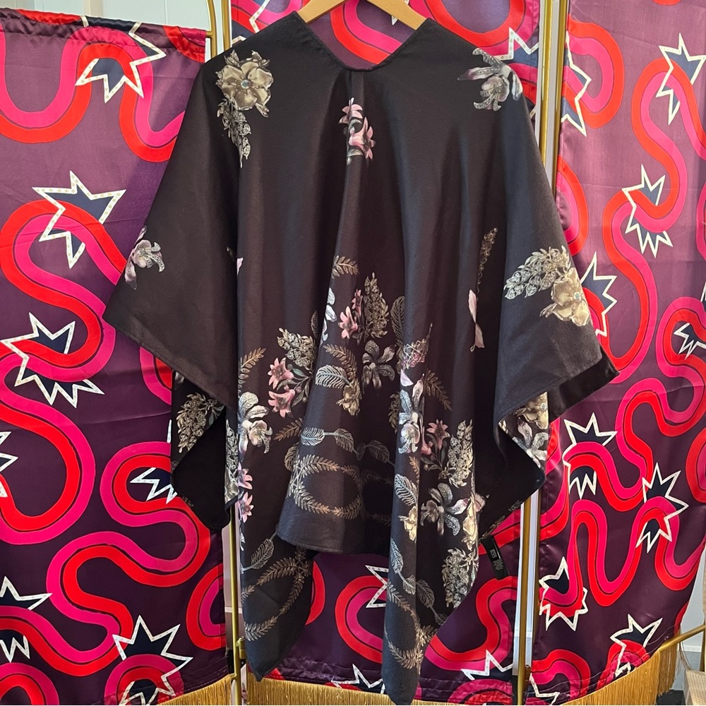 Ted Baker Soft Floral Cape Shawl Flowers Black Patterned Printed Kimono Poncho - Picture 7 of 14